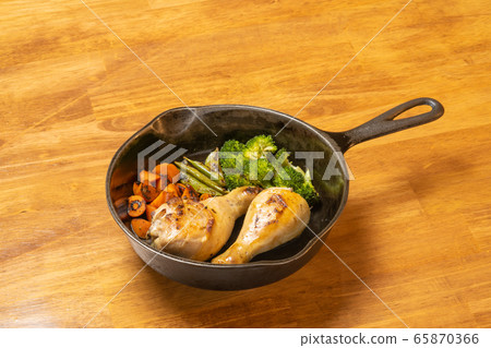 煎鍋,食物,熱,去骨雞,斜頂 煎鍋,食物,熱,去骨雞,斜頂 65870366