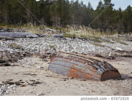 Old abandoned boat Old abandoned boat 65872828