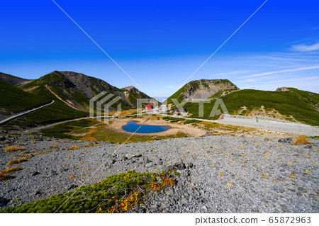 Overlooking Norikura Tatamaira and Tsurugake from Otorigakudake 65872963