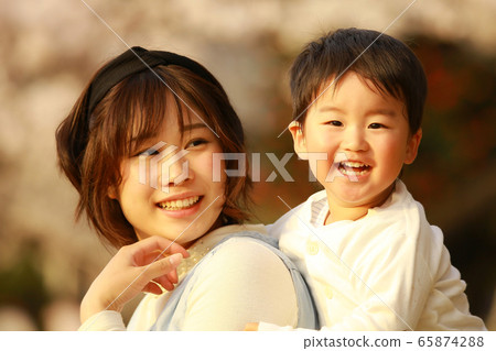 笑臉父母和孩子 笑臉父母和孩子 65874288
