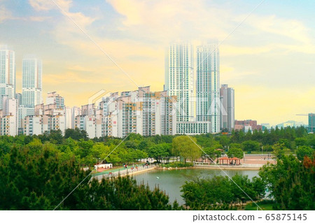 Picturesque city Picturesque city 65875145