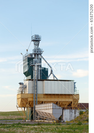 Stationary continuous flow grain dryer 65875200