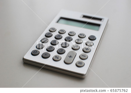 一個計算器 65875762