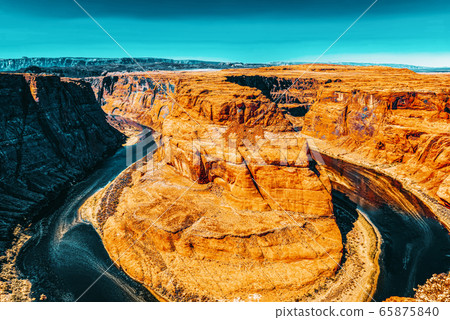Horseshoe Bend is a horseshoe-shaped incised 65875840