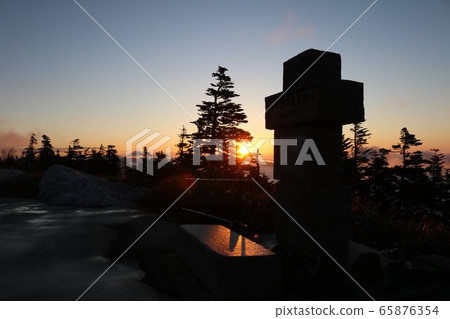 國道292 Shibutoge日出和黎明時的輪廓視圖 國道292 Shibutoge日出和黎明時的輪廓視圖 65876354