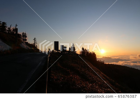 澀谷路線292上的日出和雲海黎明的風景 澀谷路線292上的日出和雲海黎明的風景 65876387