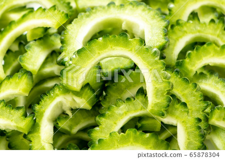 苦瓜(切片)起來。 苦瓜(切片)起來。 65878304