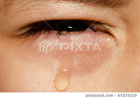 .The child is crying. .The child is crying. 65878329