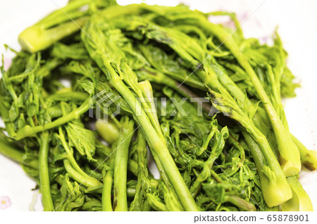 Arrangement boiled in hot water 65878901