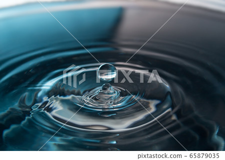 Water splash close-up. Drop of water. Blue water drop. Falling water. blue water surface with splash and air bubbles. Water splash close-up. Drop of water. Blue water drop. Falling water. blue water surface with splash and air bubbles. 65879035