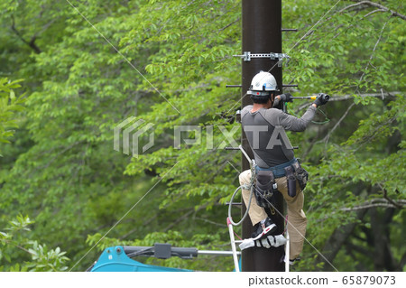 Mobile phone base station Steel pipe column connection Bolt tightening work Mobile phone base station Steel pipe column connection Bolt tightening work 65879073