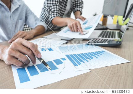 Finance manager presenting and discussing company Finance manager presenting and discussing company 65880483