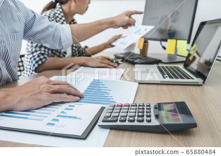 Finance manager presenting and discussing company Finance manager presenting and discussing company 65880484