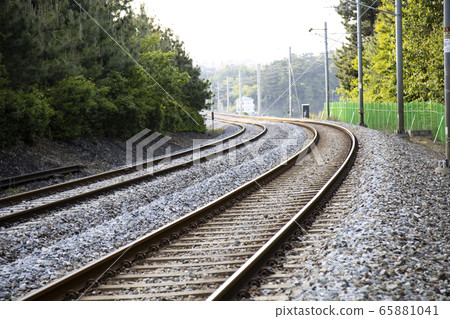 彎曲的軌道 65881041