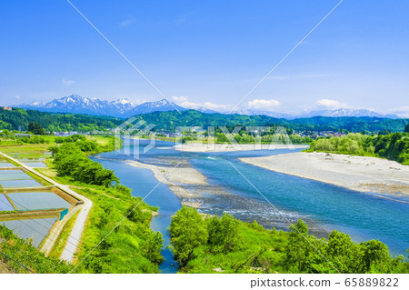 越後山山與河的交匯處 越後山山與河的交匯處 65889822
