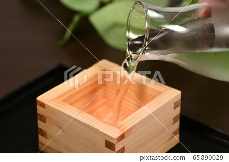 Cold Japanese sake in summer 65890029