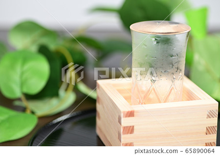 Cold Japanese sake in summer 65890064
