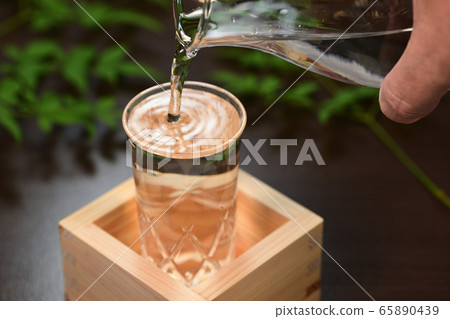 Cold Japanese sake in summer 65890439