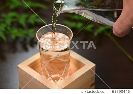 Cold Japanese sake in summer 65890446