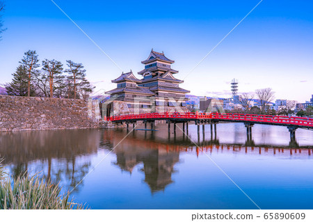 Slow shutter of Matsumoto Castle at sunset [Nagano Prefecture] 65890609