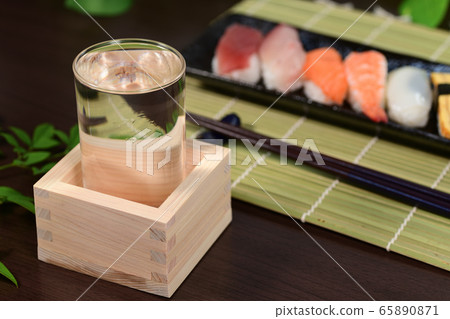 Cold Japanese sake in summer 65890871