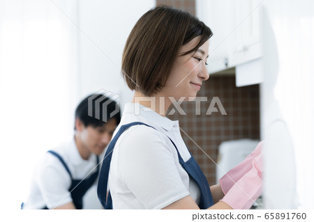 Housekeeping men and women cleaning the kitchen Housekeeping men and women cleaning the kitchen 65891760