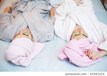 Two pretty girls doing facial spa treatments Two pretty girls doing facial spa treatments 65891824