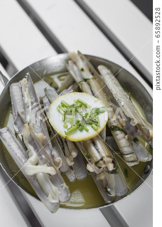 razor clams sauteed with garlic butter white wine razor clams sauteed with garlic butter white wine 65892528