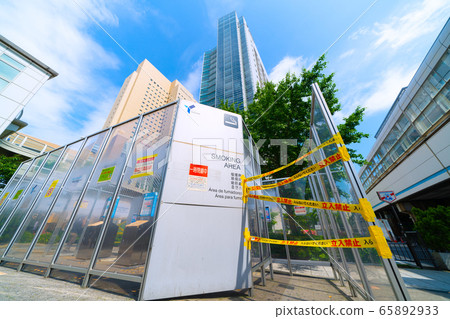 Yokohama cityscape in Japan smoking area "blockade". Still, there are people who smoke outside the smoking area ... = Sakuragicho station square 65892933