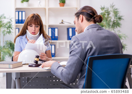 Young injured woman and male lawyer in the courtroom 65893488