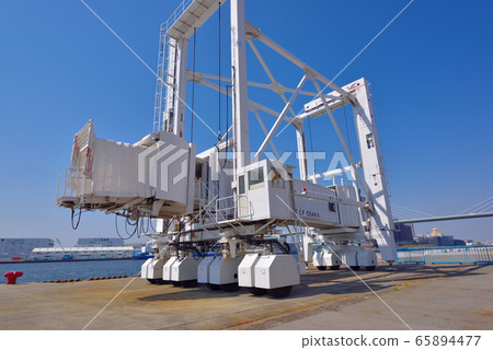 Boat boarding bridge Boat boarding bridge 65894477