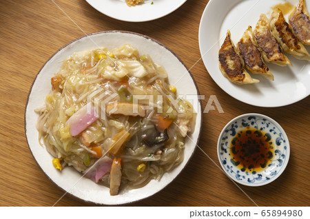 餃子和餃子蕎麥麵 65894980