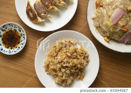 炒飯,餃子,豆沙硬炒麵 炒飯,餃子,豆沙硬炒麵 65894987