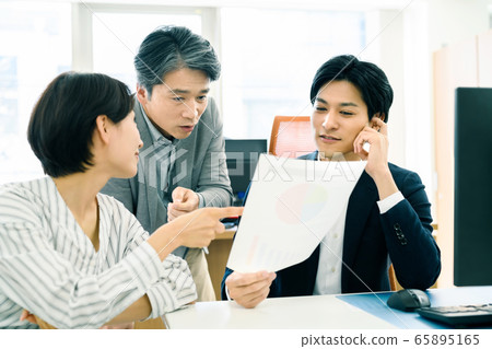 Business office meeting casual team 65895165