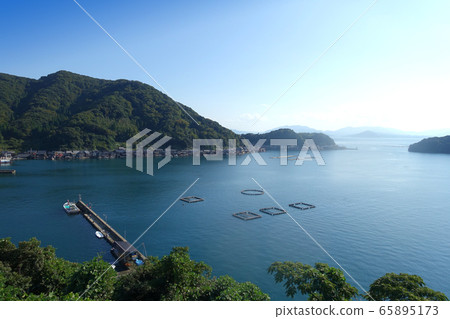 A sightseeing spot on the Tango Peninsula, Kyoto: Retro Ine Funaya and Ine Bay [Tango, Kyoto City] 65895173