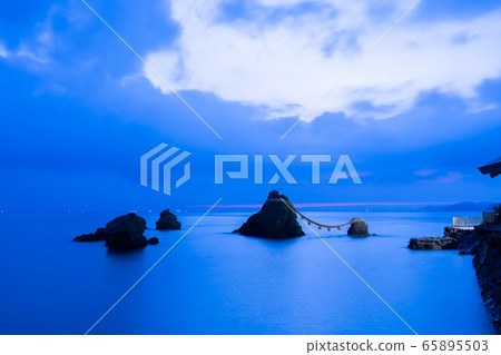 Mie Prefecture Futigaura Meotoiwa before the dawn Mie Prefecture Futigaura Meotoiwa before the dawn 65895503