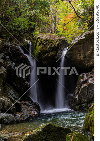 Twin Waterfall 65895640