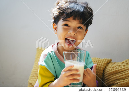 Happy to get the milk. Happy to get the milk. 65896889