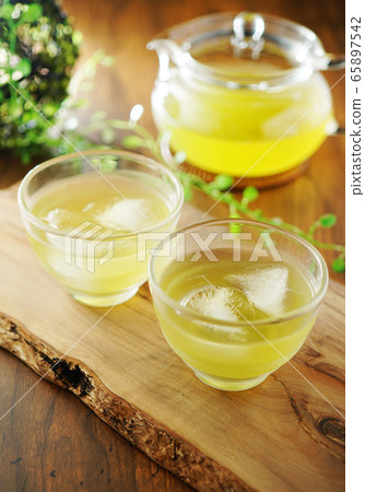 Cold tea (green tea) 65897542