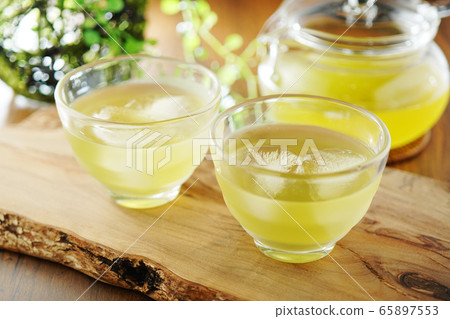 Cold tea (green tea) Cold tea (green tea) 65897553