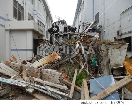 What came from the tsunami 65897691