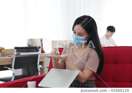 woman quarantine for coronavirus wearing 65898129
