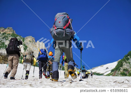 Climber climbing Hakuba Daisetsuki 65898681