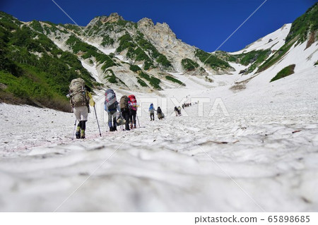 Climber climbing Hakuba Daisetsuki 65898685