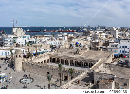 Medina (Old Town) in Sousse, Tunisia. 65899488