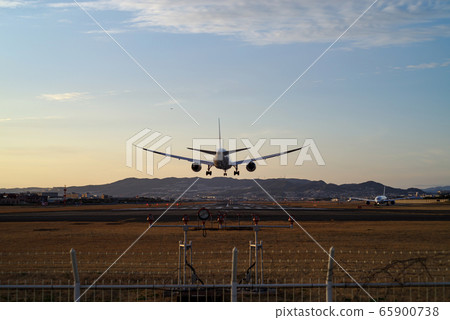 飛機，在黃昏降落 65900738