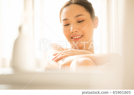 女性洗澡時間 女性洗澡時間 65901805