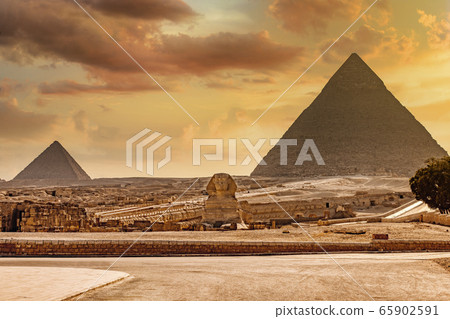 Great Sphinx of Giza and pyramid, Cairo Egypt 65902591