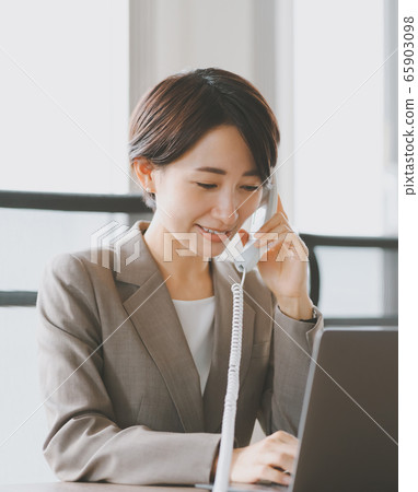 business woman, businesswoman, phone 65903098