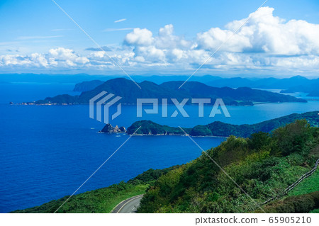 Senjojiki Plateau to Aomi Island in the Sea of Japan Nagato City, Yamaguchi Prefecture Senjojiki Plateau to Aomi Island in the Sea of Japan Nagato City, Yamaguchi Prefecture 65905210